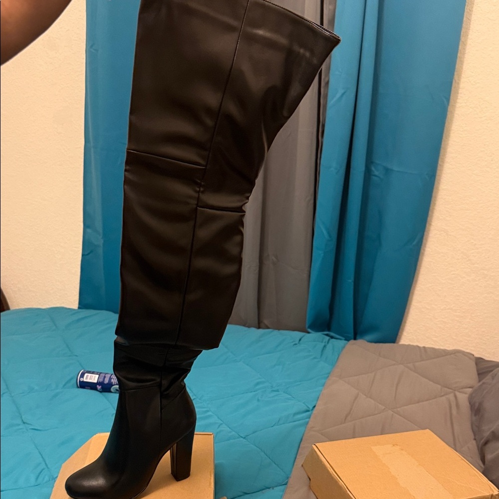 NEW Black Over-the-Knee Women's Boots NEW Never worn
